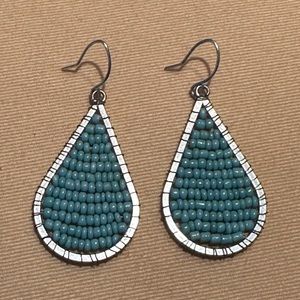 Teardrop Earrings in Turquoise Beads And Silver Color Metal.